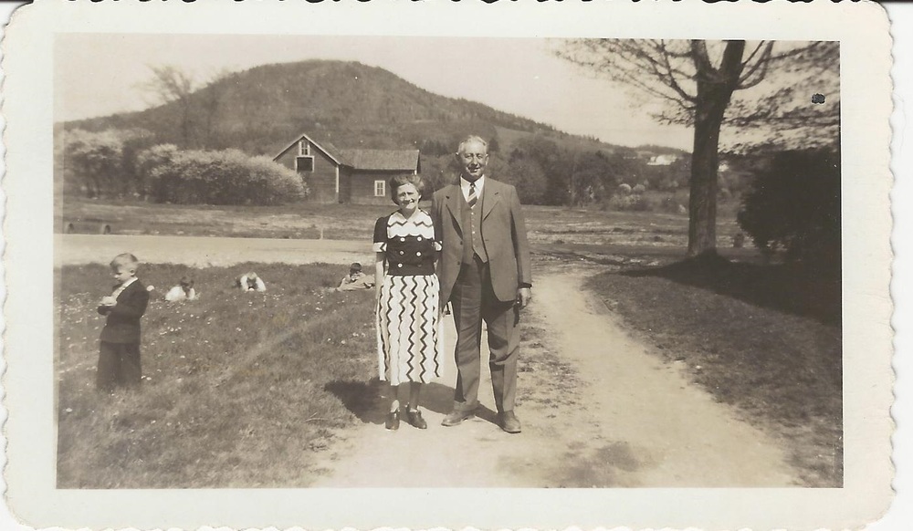 CL-Auber-Aube 04 Domina and Lea Aube and boy early 1950s.jpg