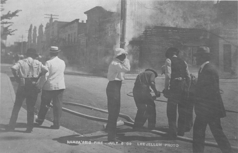 1909 Fire - Volunteers Handling Hoses